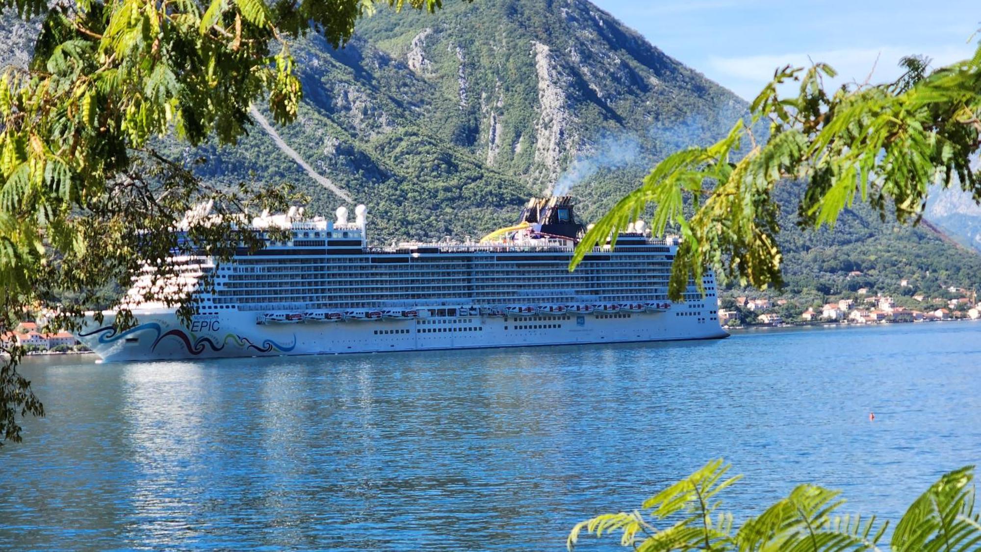 Montenegro Apartments - Private Beach Kotor Kültér fotó