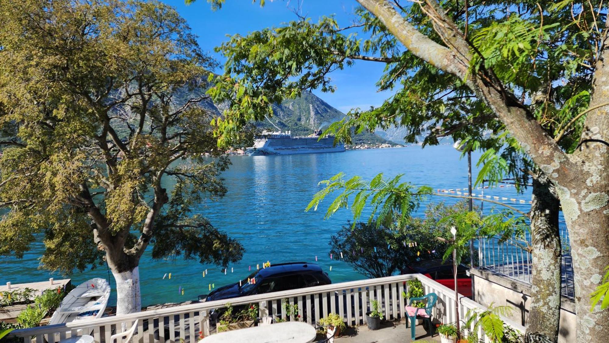 Montenegro Apartments - Private Beach Kotor Kültér fotó