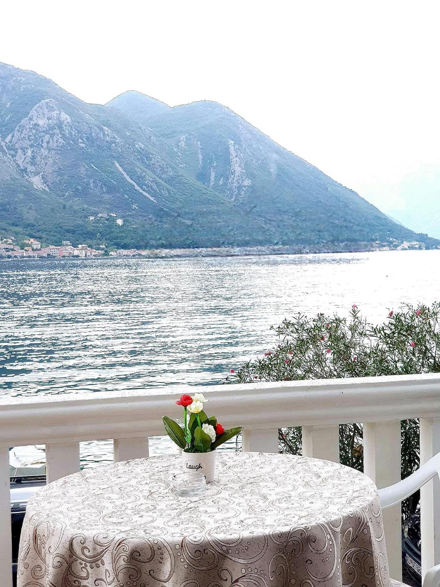 Montenegro Apartments - Private Beach Kotor Kültér fotó